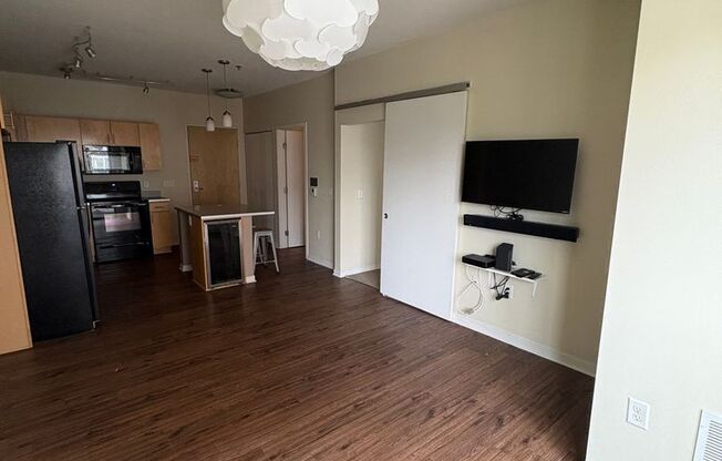 1 bed, 1 bath, 603 sqft, $1,400, Unit 203