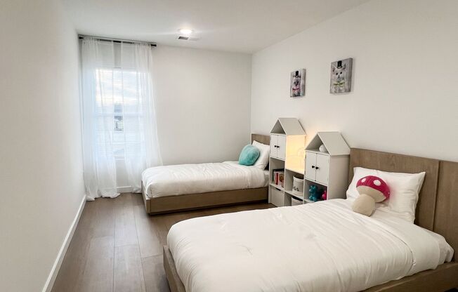 3 beds, 2.5 baths, 1,460 sqft, $1,595, Unit 326 Hummingbird Lane