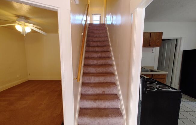 2 beds, 1 bath, $1,400, Unit REAR