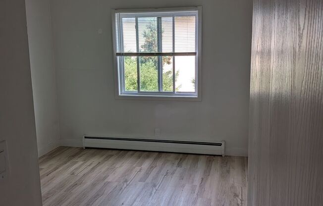 2 beds, 1 bath, 900 sqft, $1,350, Unit Unit 207