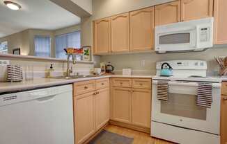 aspen creek kitchen Apartments in Kirkland, WA