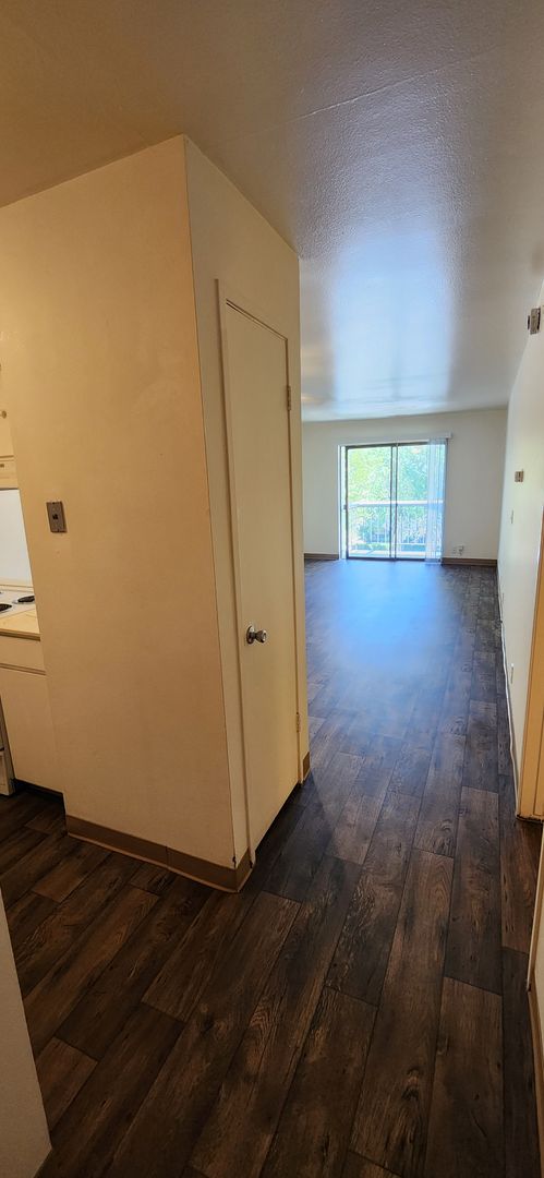 1 bed, 1 bath, 700 sqft, $1,045, Unit 05B