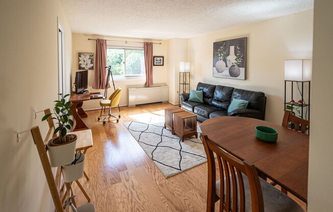 Exceptional Location & Amenities Short-term furnished CONDO 1 bedroom lease FREE PARKING & FREE UTILITIES