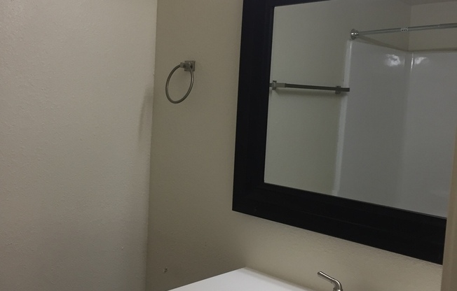 2 beds, 1 bath, 950 sqft, $1,225, Unit 116