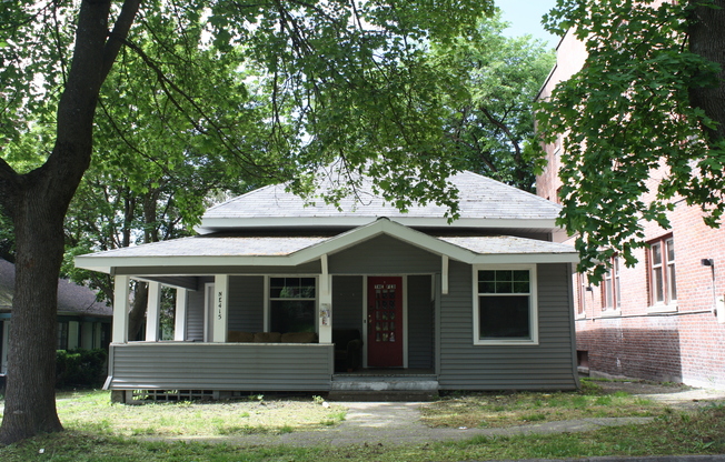 415 NE Oak Street