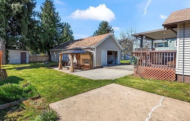 5436 S THOMPSON AVE