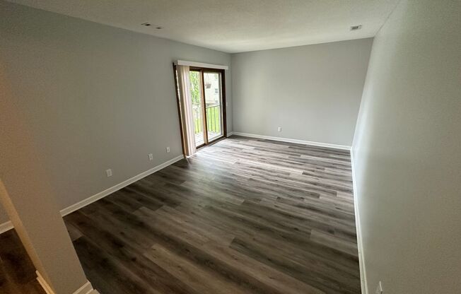 2 beds, 1 bath, 900 sqft, $995, Unit 12