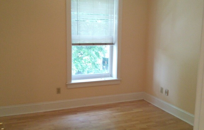 2 beds, 1 bath, 818 sqft, $1,500, Unit T