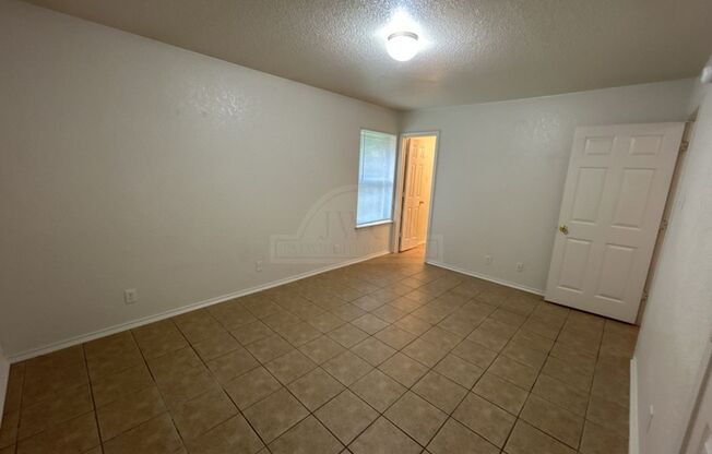 3 beds, 2 baths, $1,225