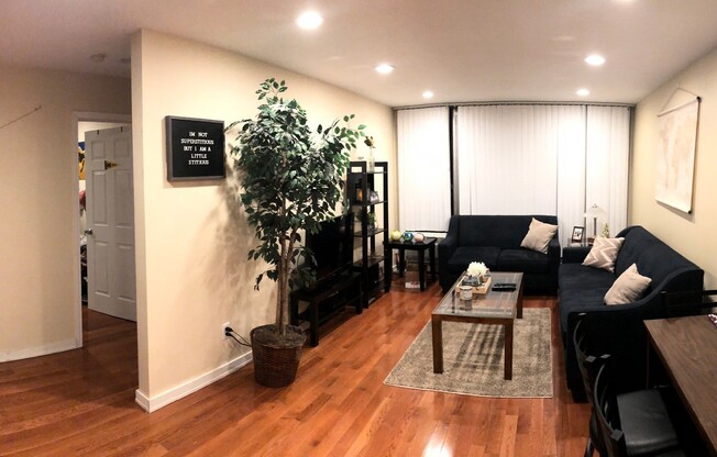 2 beds, 1 bath, 768 sqft, $2,425, Unit 215