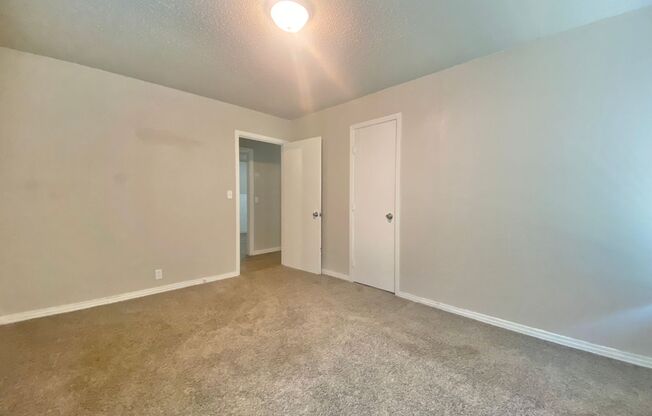 3 beds, 1 bath, $995