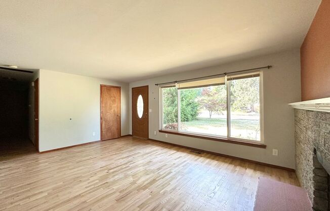 3BR/1+1BA Single Family House - Bellevue