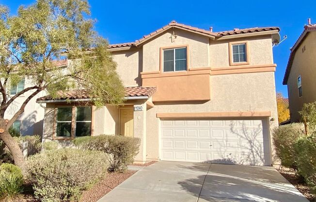 STUNNING 4 BEDROOM 2 BATHROOM 2 STORY HOME LOCATED IN SOUTHERN HIGHLANDS