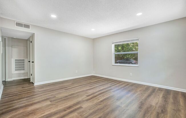 2 beds, 1 bath, 775 sqft, $1,999, Unit 522