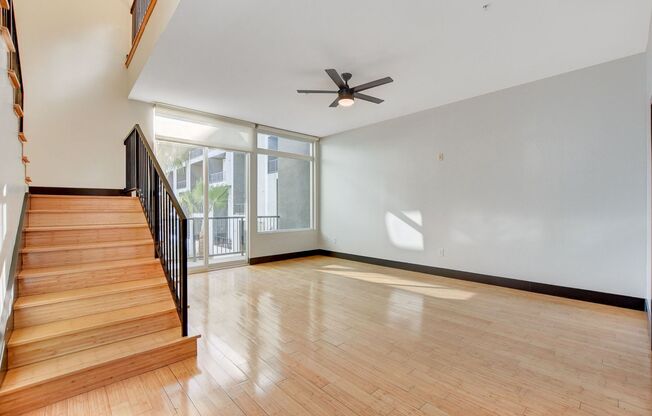 Loft 5 #310- Stunning 1Bd/2.5Ba Two Level Loft Offers 1776sf of Expansive Spacing