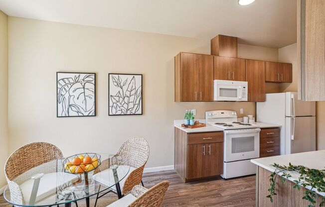 2 beds, 1 bath, 903 sqft, $1,550, Unit 192-201