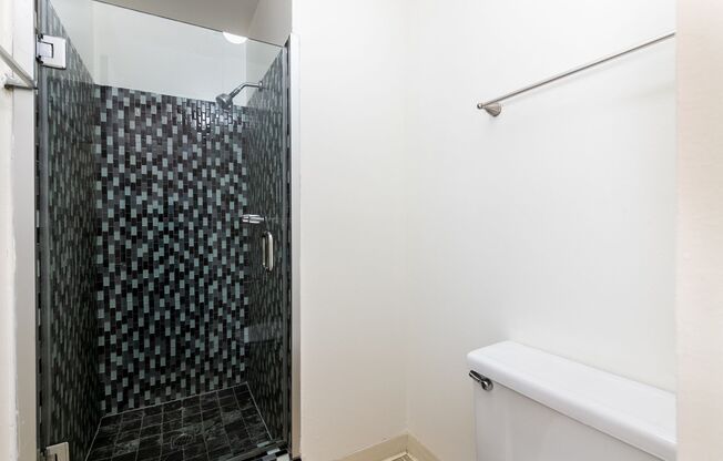 1 bed, 2 baths, $2,695