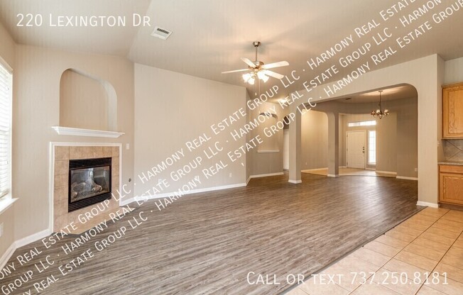220 LEXINGTON DR
