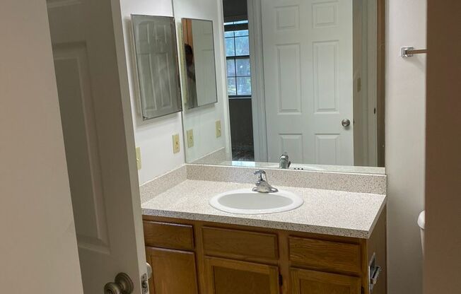 2 beds, 1 bath, 940 sqft, $1,840, Unit 066