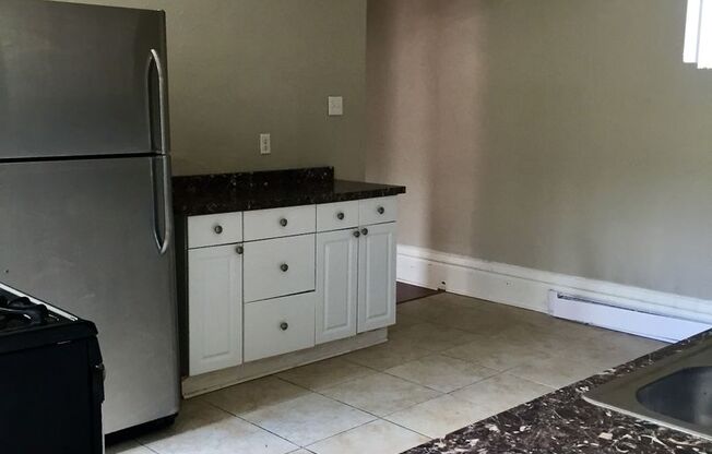 *** Southside Flats Apartment * Spacious * Renovated * Pet Friendly * Walk to E. Carson St. * Available Now ***