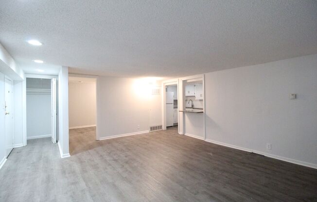 1/2 Month FREE & All Utilites Paid On This 1+ Bedroom Apartment Just Minutes From The Plaza