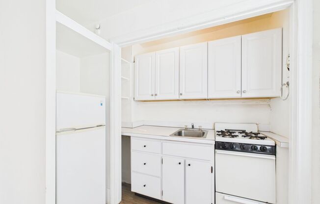 2211-13-15 Spruce Street