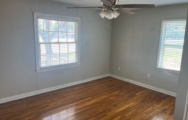 2 beds, 1 bath, $995