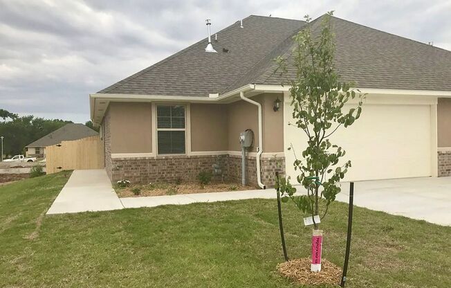 Beautiful 3 Bed 2 Bath Duplex!!