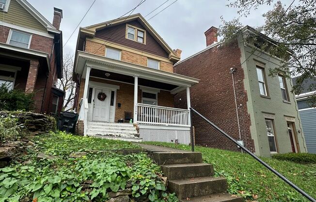 5 Bedroom House Located In Clifton Near UC's Campus