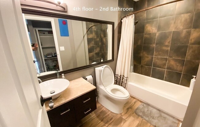 2 beds, 2 baths, 1,006 sqft, $3,600, Unit 323