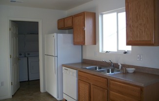 2 beds, 1.5 baths, 875 sqft, $975, Unit Apt C