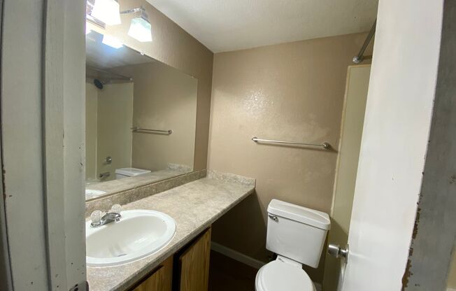 2 beds, 1 bath, 687 sqft, $1,995, Unit A304
