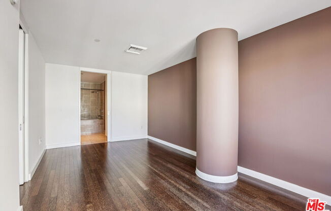 2 beds, 2.5 baths, 2,000 sqft, $7,995, Unit 5A