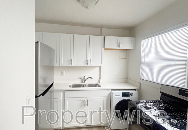 1094 W 1520 N
