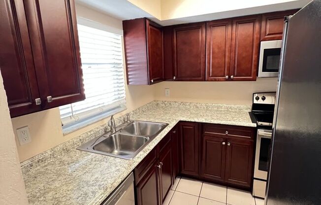 2/2 In Charming Laurel Park. Move in with a $500 Deposit!!