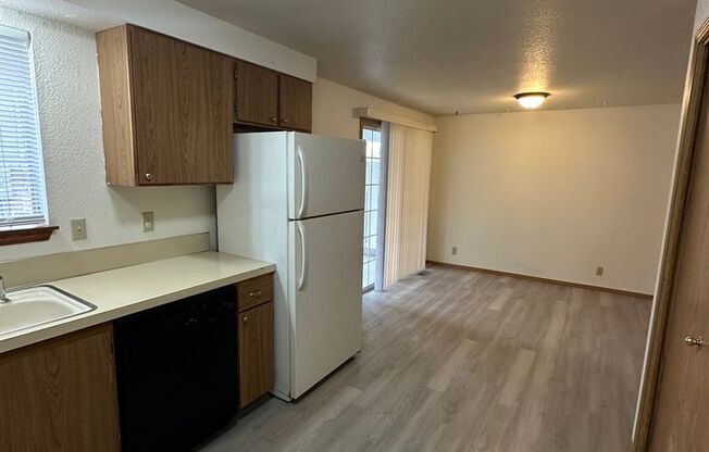 2 beds, 1 bath, 800 sqft, $1,295, Unit 111