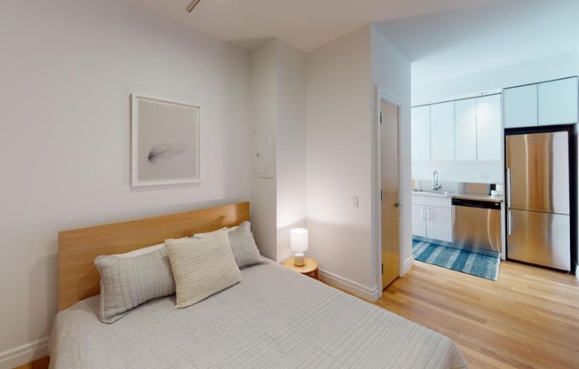 553 W 53 ST