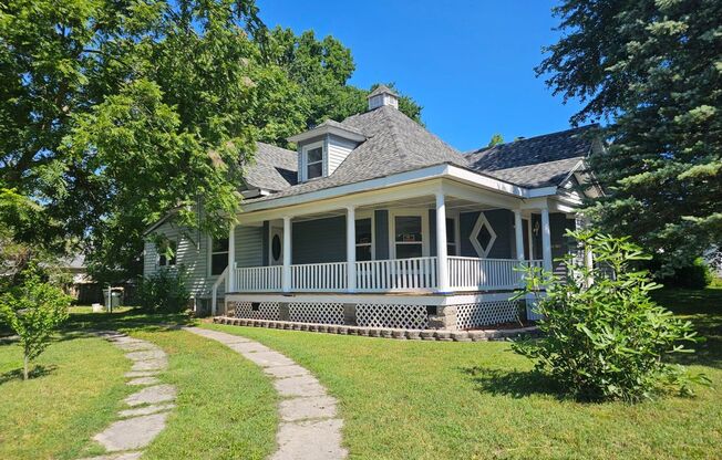 Large Victorian home in Aurora