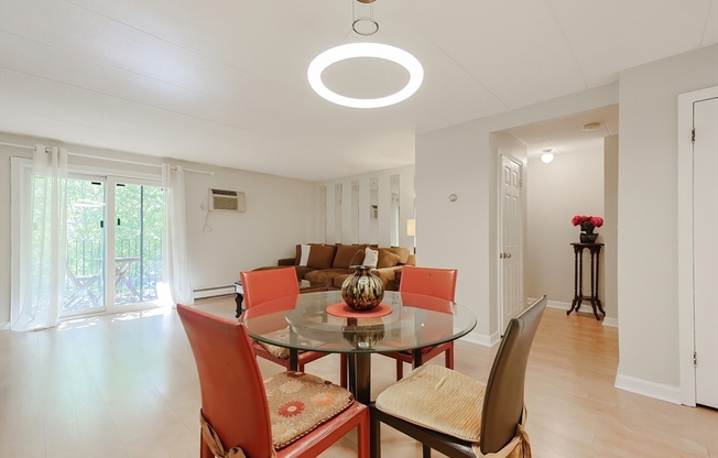 2 beds, 2 baths, 1,030 sqft, $2,900, Unit 43B