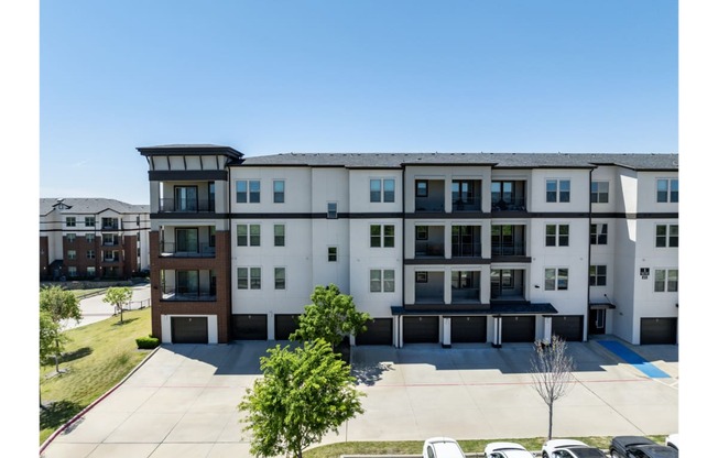 exterior view of Berkshire Spring Creek luxury apartments