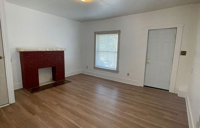 1 bed, 1 bath, $425