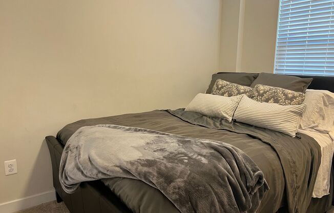 Beautiful 3 BR / 3.5 BA Townhome in Avondale Ridge!