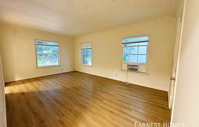 127 N DOHENY DR