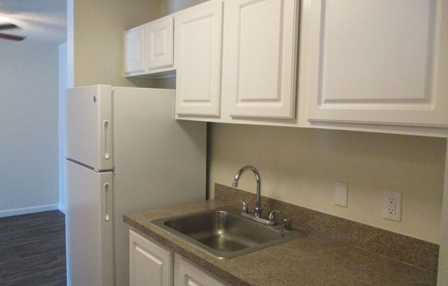 2 beds, 1 bath, 868 sqft, $1,799, Unit 22
