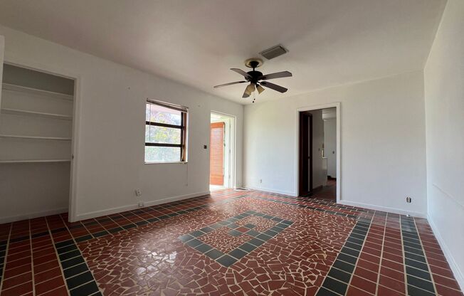 $1,325 ** Annual Lease ** 1 Bedroom / 1 Bath * DUPLEX ** Historic, Downtown Punta Gorda