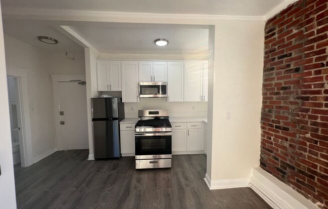 1 bed, 1 bath, $1,595, Unit 302