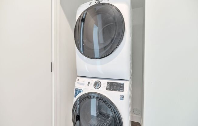 Studio, 1 bath, 663 sqft, $1,499, Unit 1038