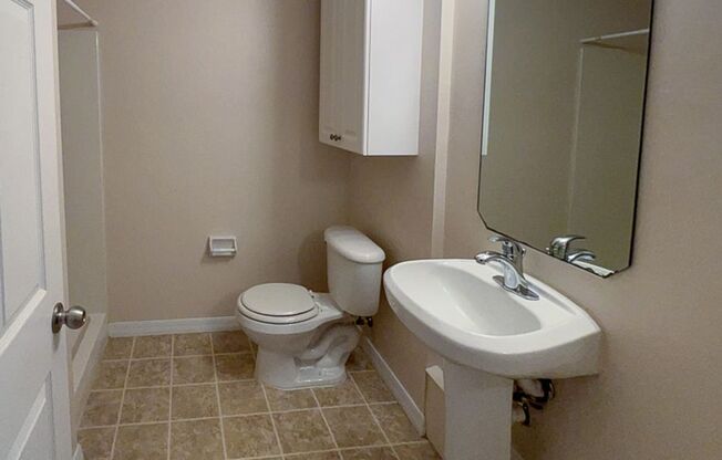 2 beds, 2 baths, 664 sqft, $1,295, Unit 33