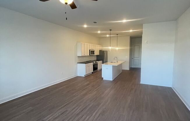 1 bed, 1 bath, 859 sqft, $1,600, Unit B103