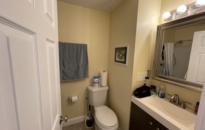 2 beds, 1 bath, $3,700, Unit 3